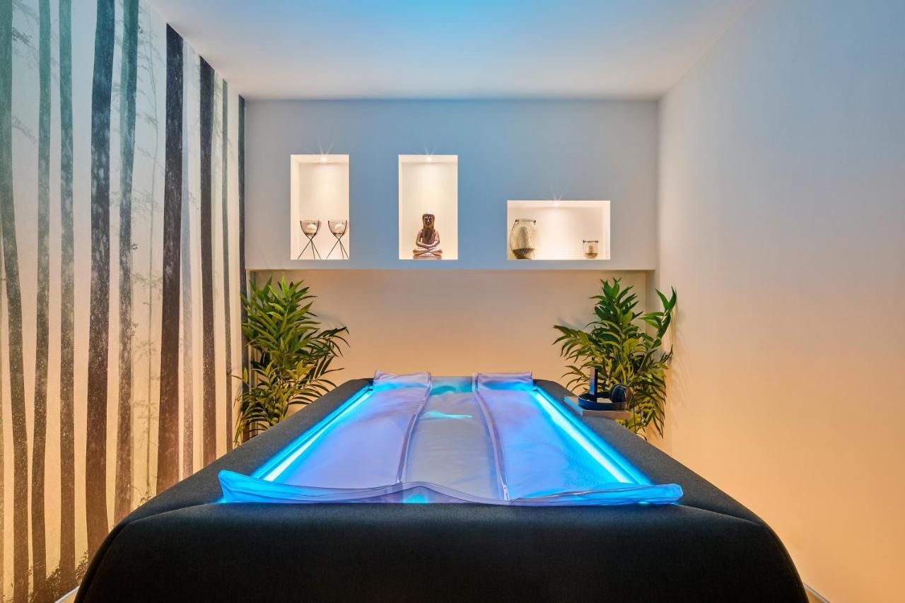 Iris Hotel 3*