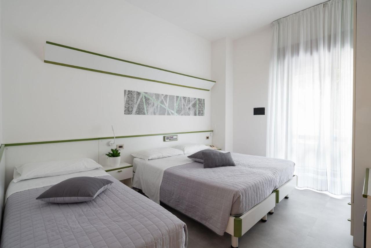 Iris Hotel 3*