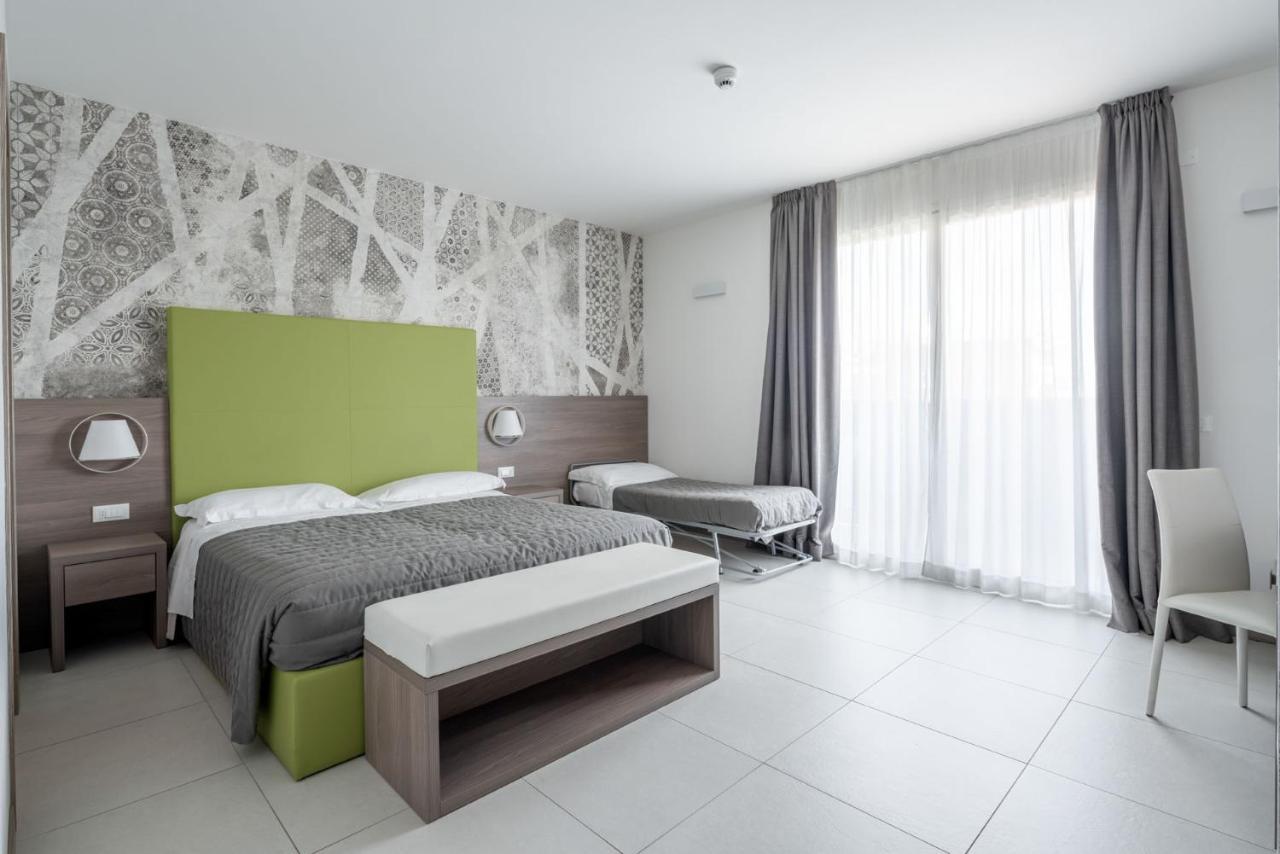 Iris Hotel
