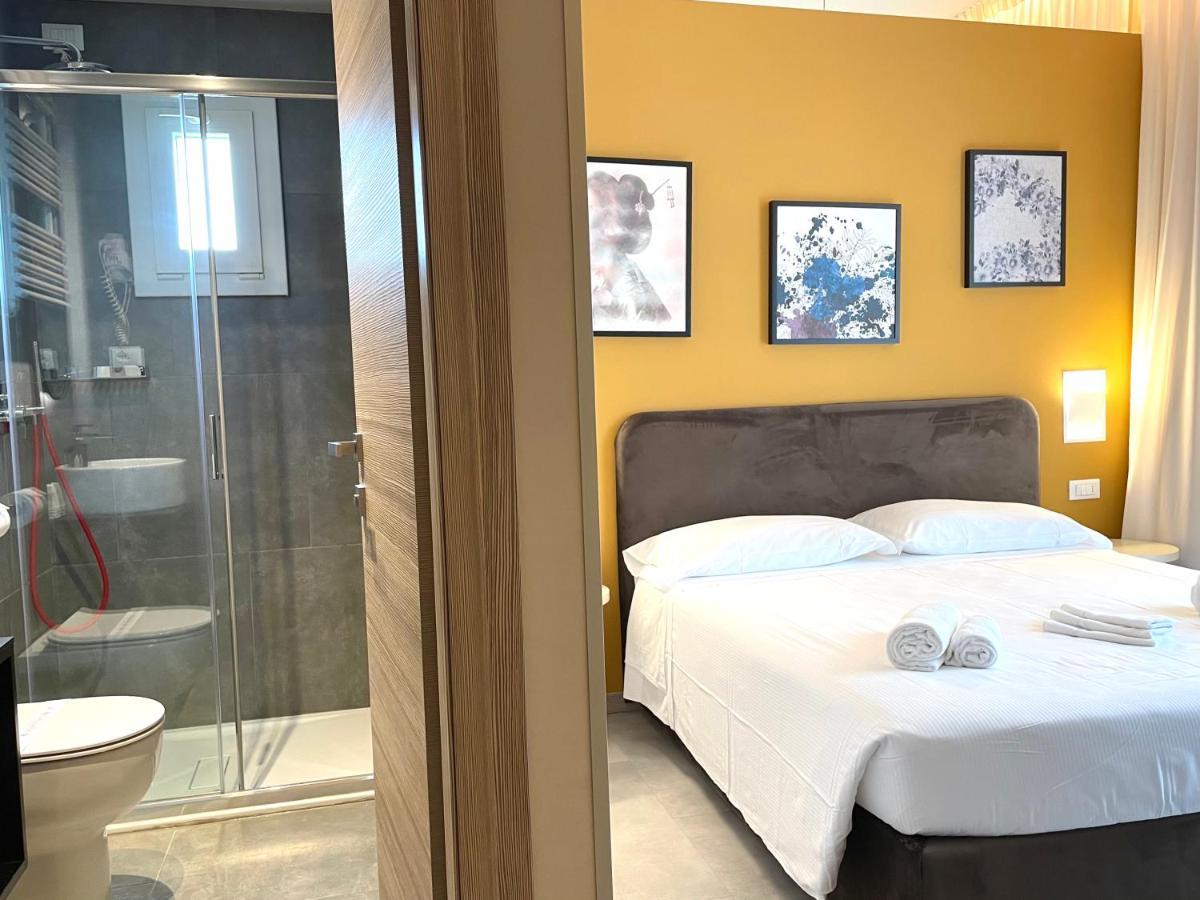 Iris Hotel