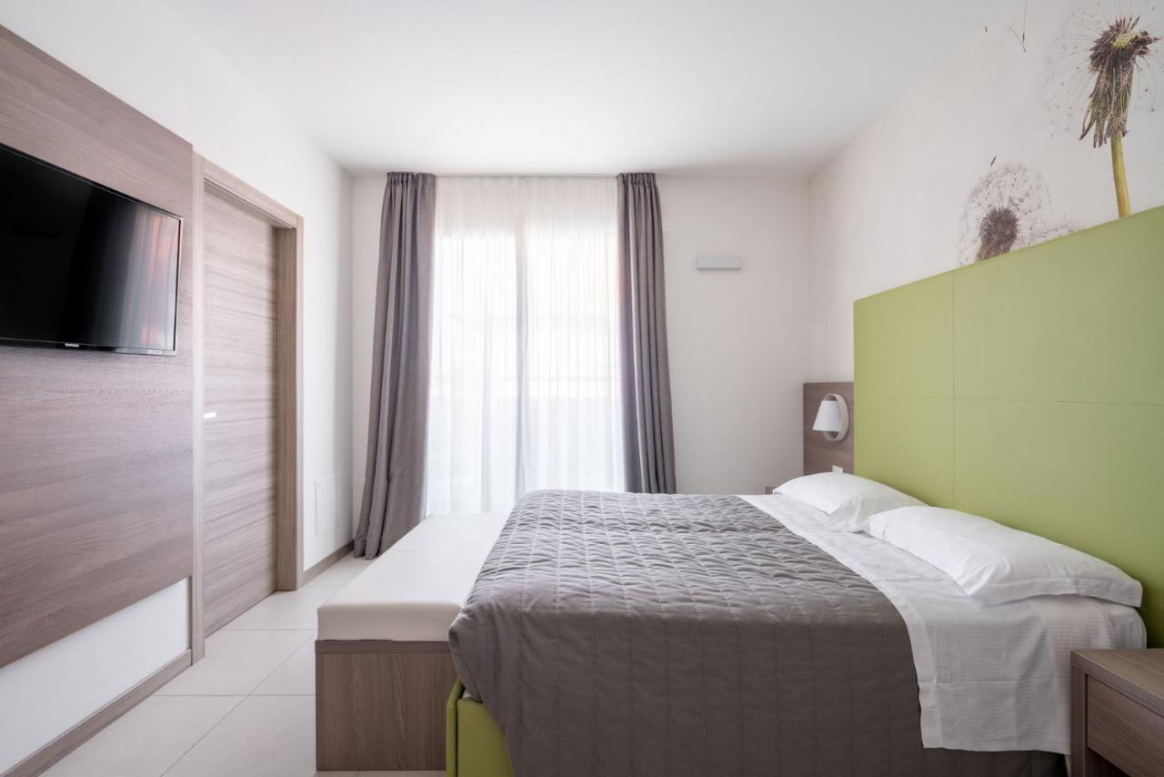 Iris Hotel 3*
